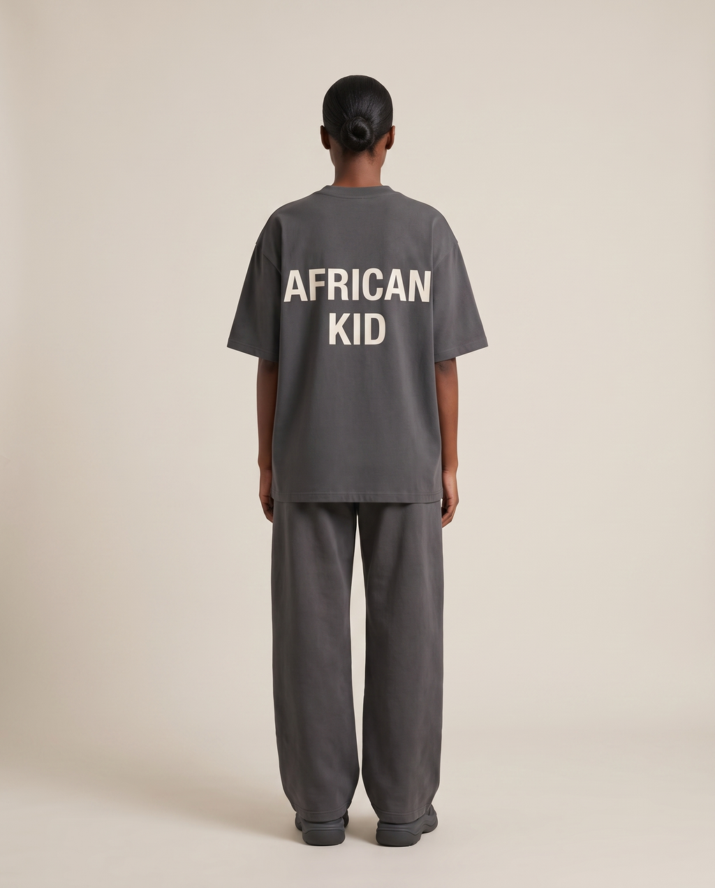 Essential Cotton Tee model - back 4